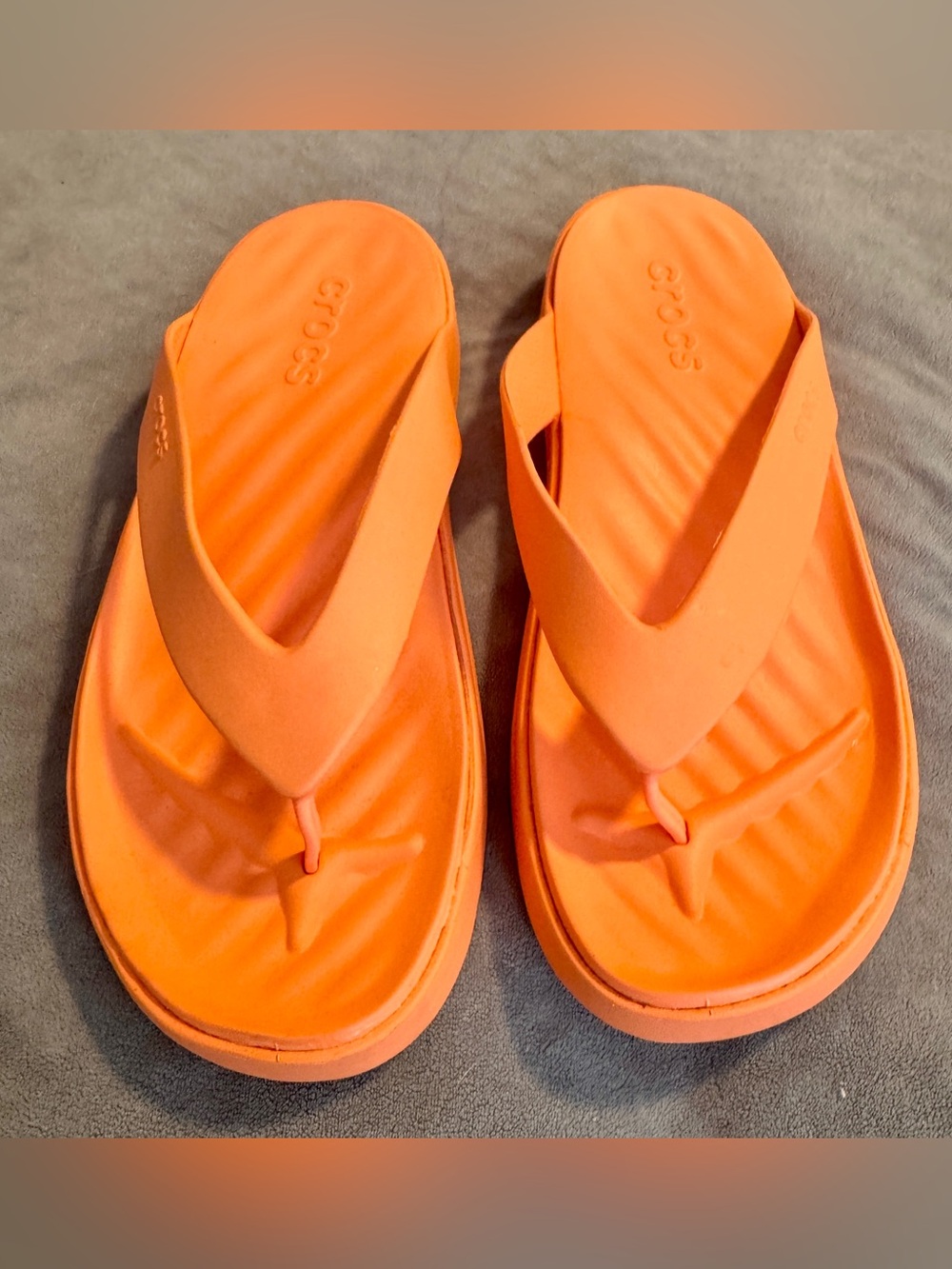 Crocs Splash Flip Flops Women’s Size 9 Orange Platform Sandals VGUC POOL BEACH